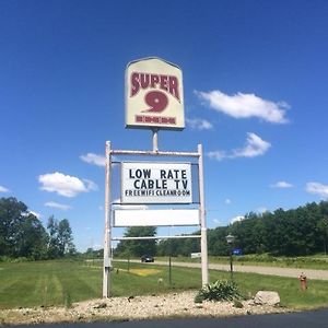 Super 9 Motel